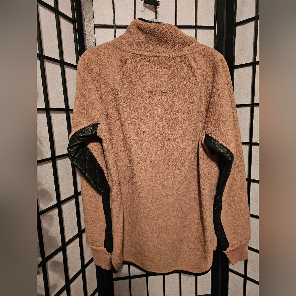 Abercrombie & Fitch Two Toned Asymmetrical Quilted Fleece Jacket Size Meduim - Picture 2 of 4